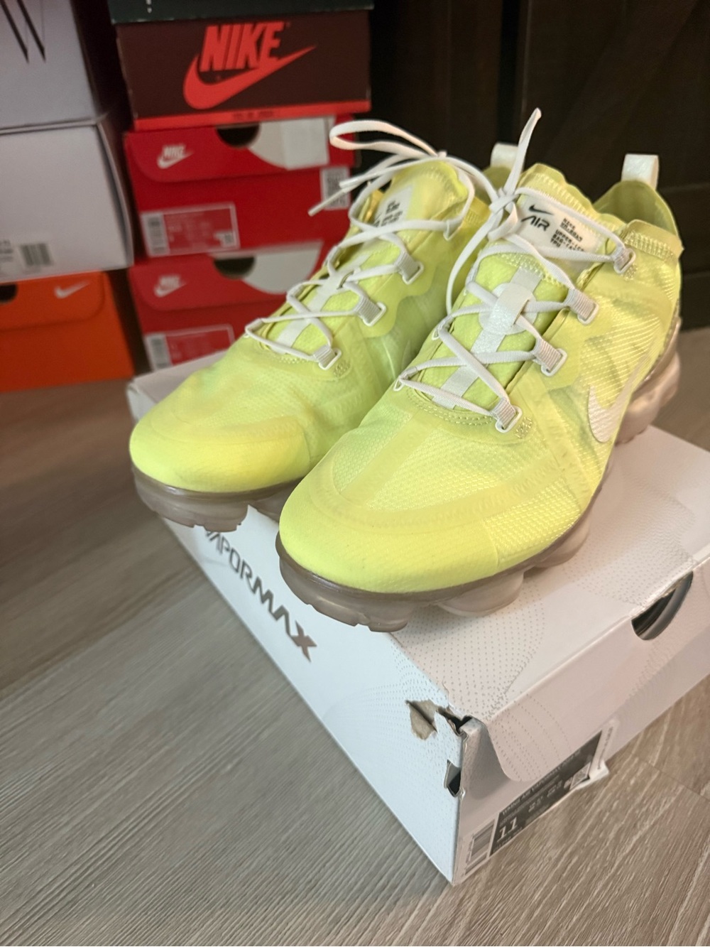 Nike Women’s Air VaporMax SE Luminous yellow/ Athletic Sneakers